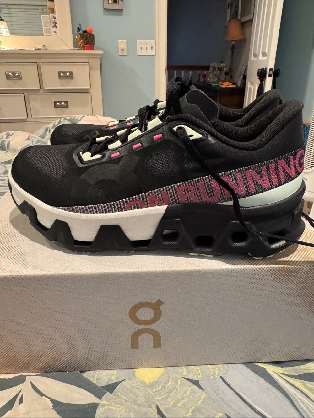 On Cloudmonster Hyper Women’s size 8.5